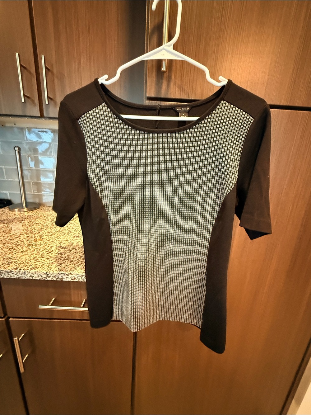 Ann Taylor Black and White Houndstooth Short Sleeve Top